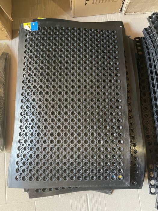 Коврики гумові різних розмірів “СОТИ”