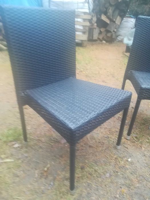 Zestaw mebli ogrodowych stół + 6 ksrzeseł