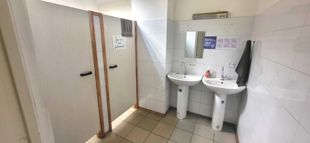 Продаж ЦОКОЛЬНОГО приміщення вул. Поштова буд. 27/29 центр АНГОЛЕНКА.