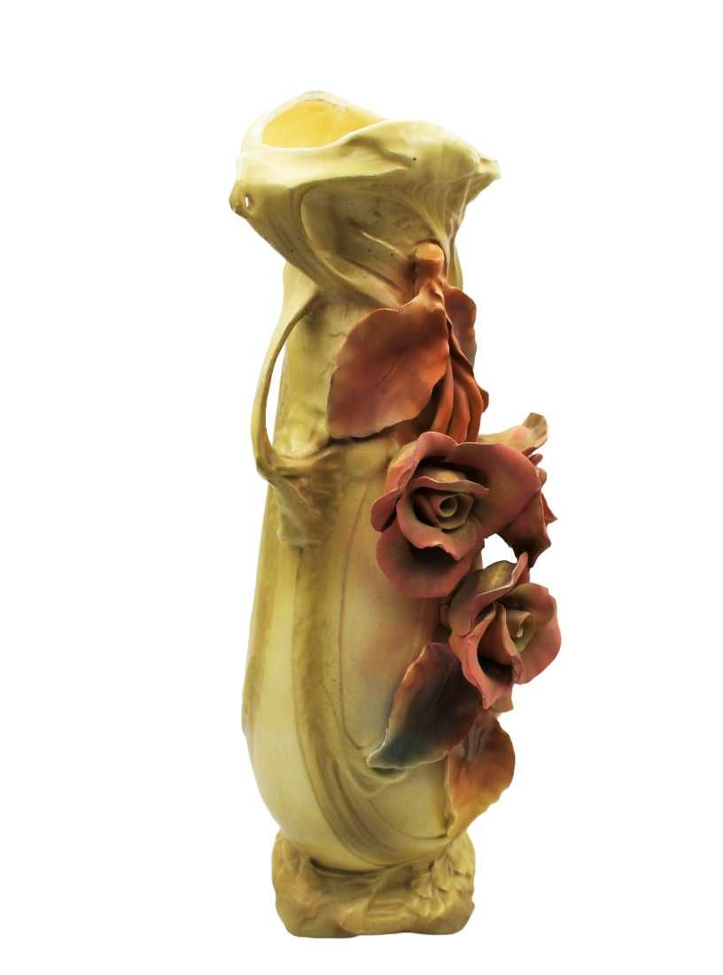 Par de Jarras em Porcelana "Royal Dux"