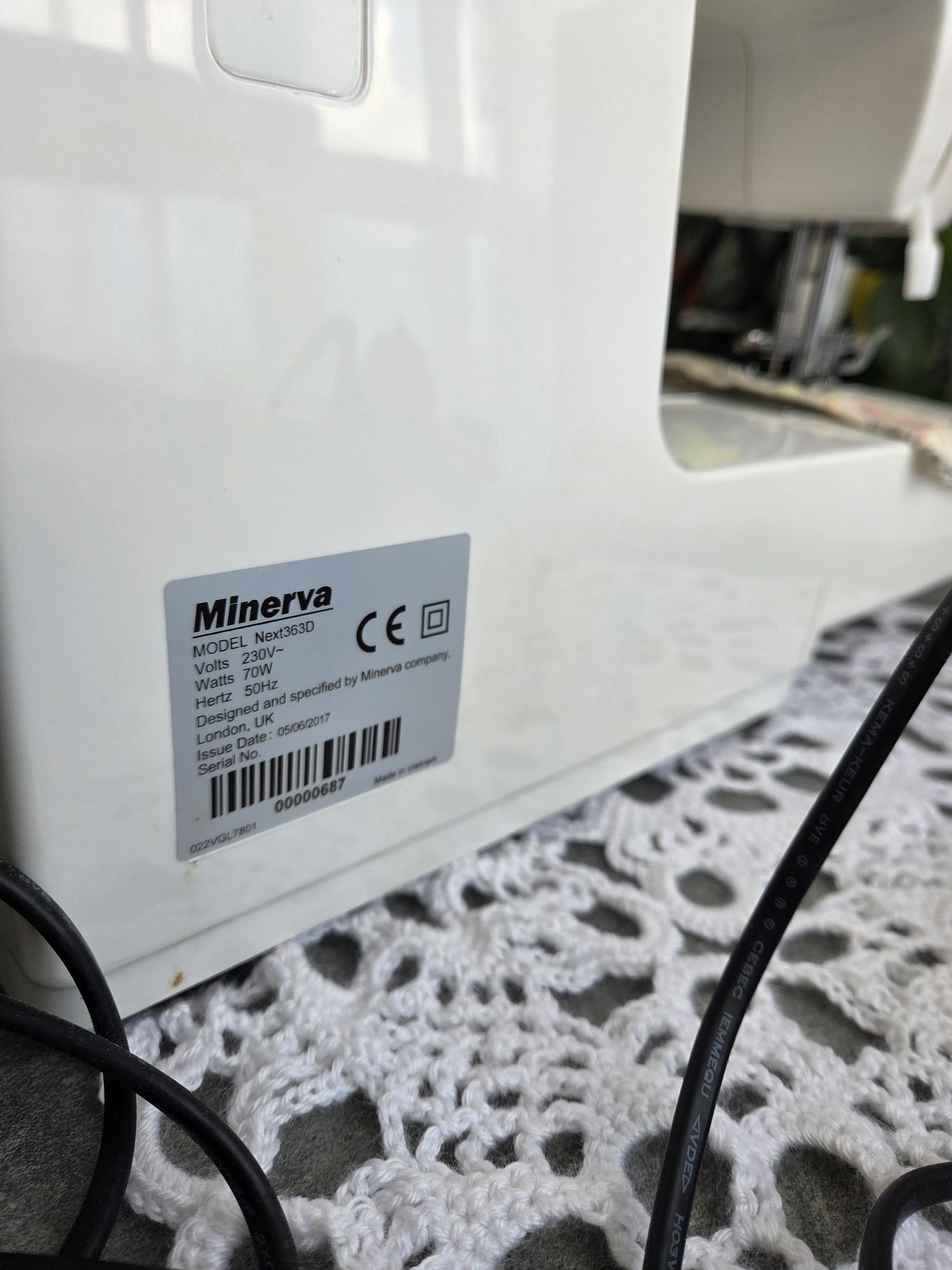 Minerva next 363d швейна машинка + лапки