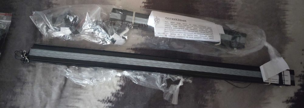 Czarne rolety przeciwsłoneczne