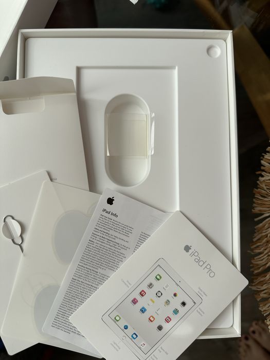 iPad Pro 9.7" (A1674), 32 GB  Wi-Fi+Cellular (Silver)