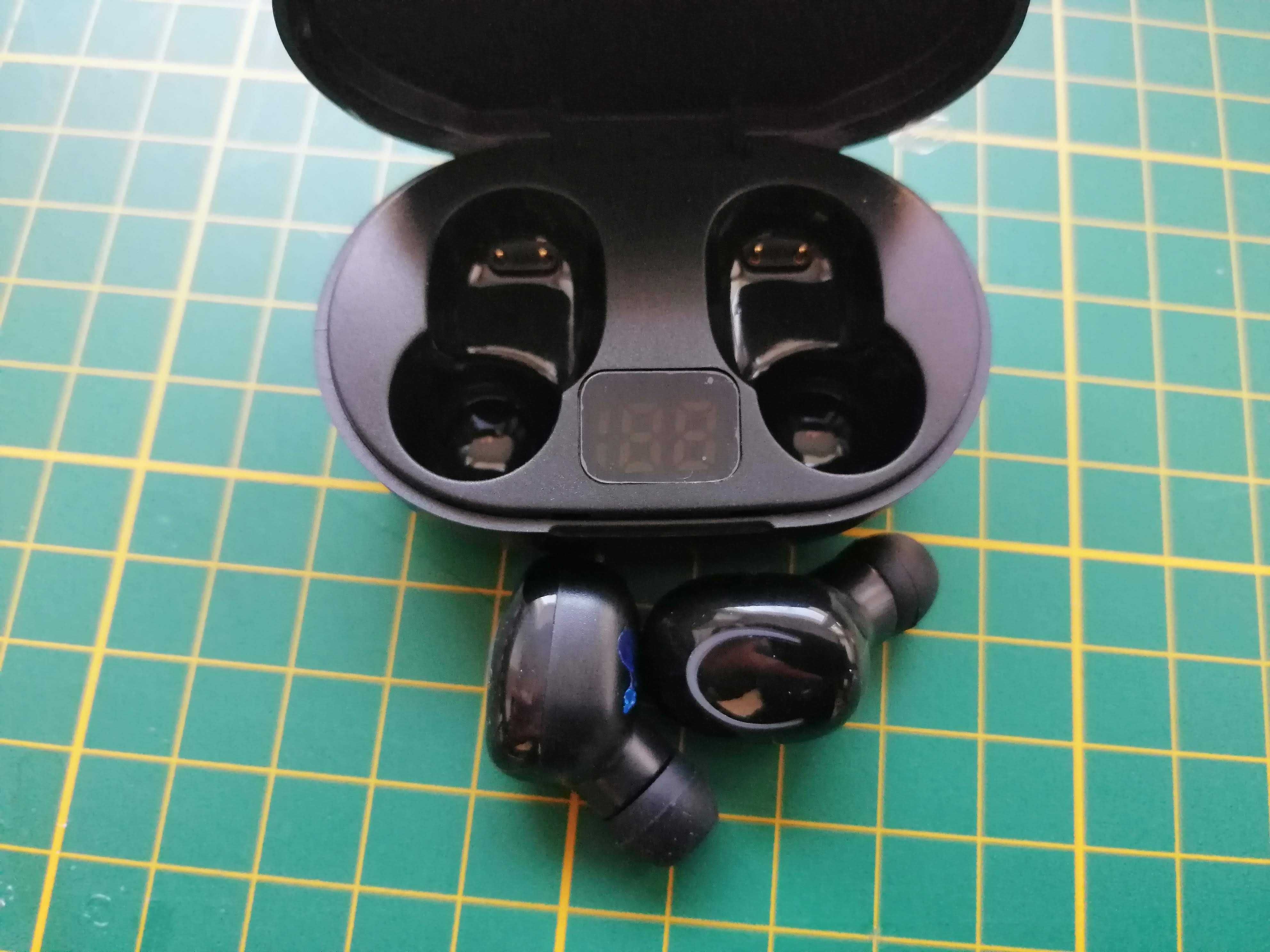 Słuchawki bluetooth TWS X12 etui z powerbankiem i wyświetlaczem