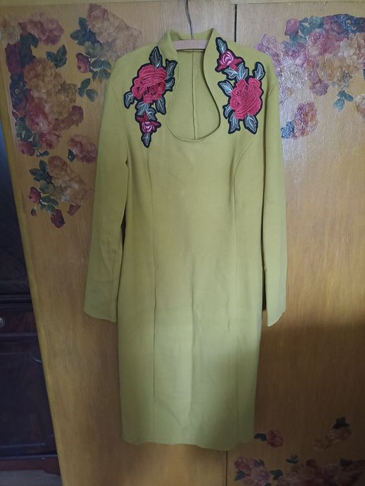 Damska żółta suknia