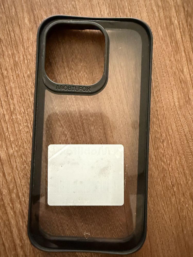 Sprzedam etui z mobilfoxa do iphone 16 pro