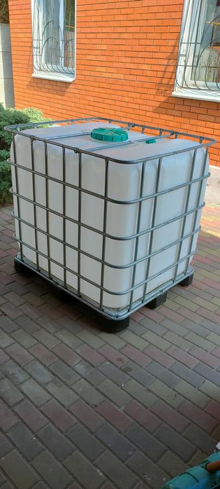 Еврокуб 1000л. пищевой на пластиковом поддоне (после первого оборота)