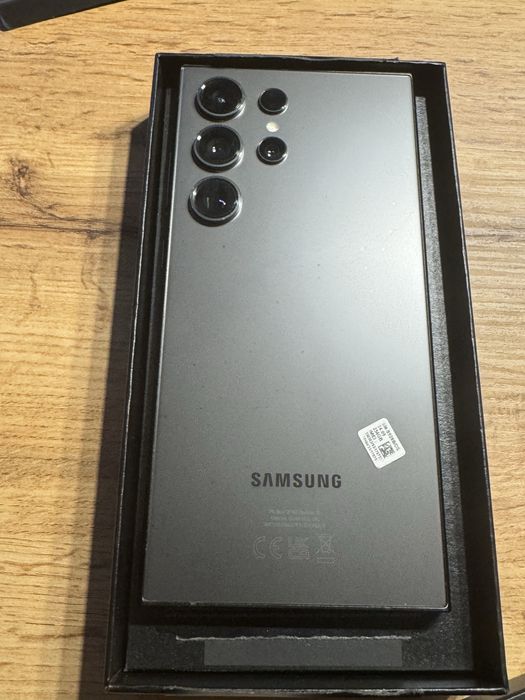 Samsung Galaxy S24 ultra z rysikiem