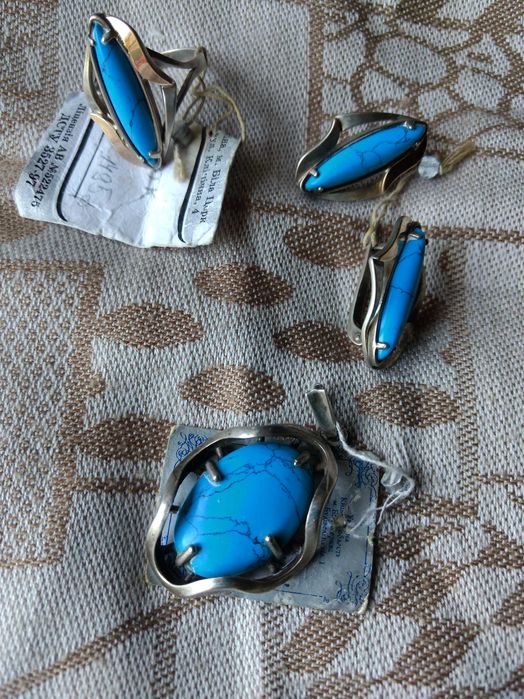 Серебрянные наборы с камнями