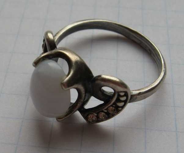 Кольцо перстень белый агат серебро Ag 777 вес 2,91 гр размер 19