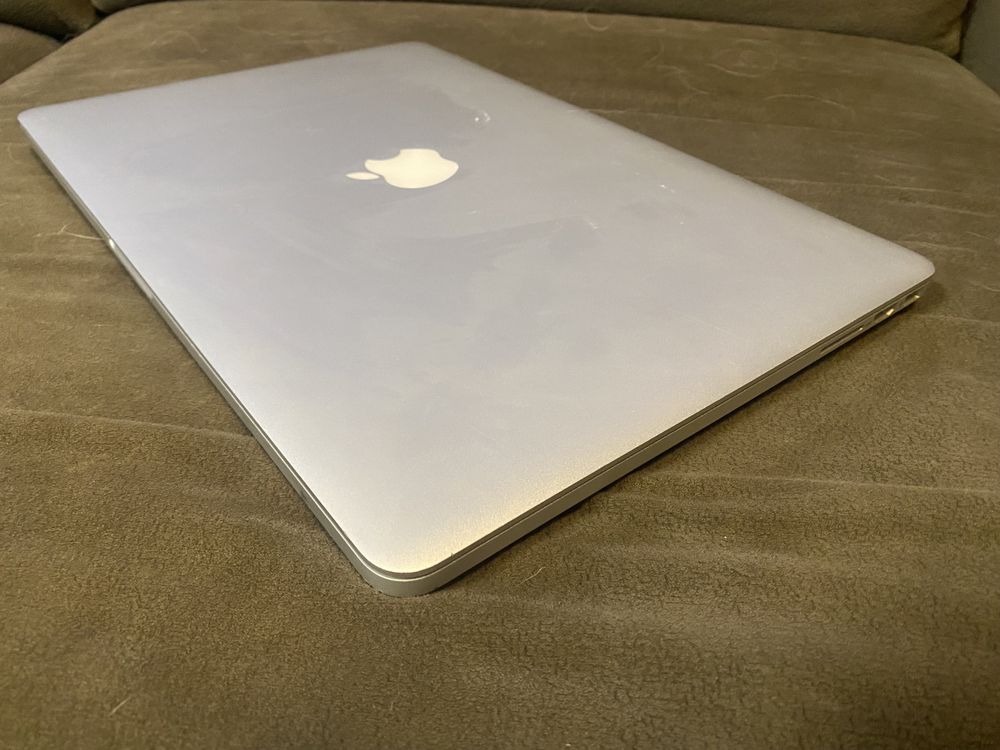 Macbook pro retina 15,4 i7 2.2 16gb 256gb