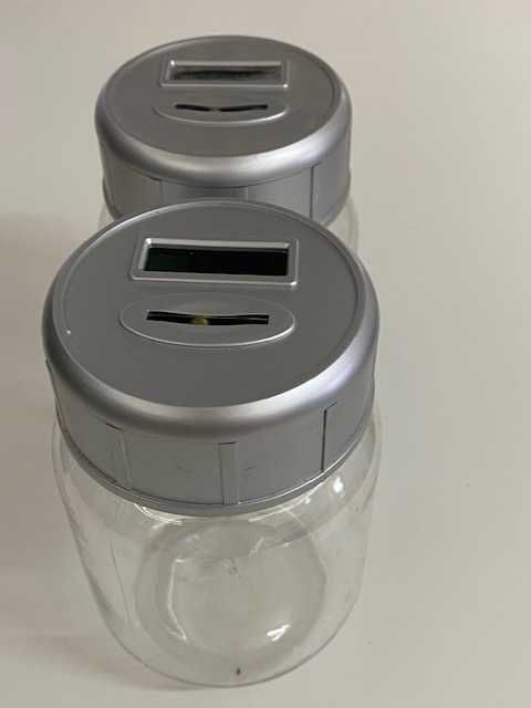 Mealheiros (plástico com pilha, cerâmica patinho preto e metal panda)