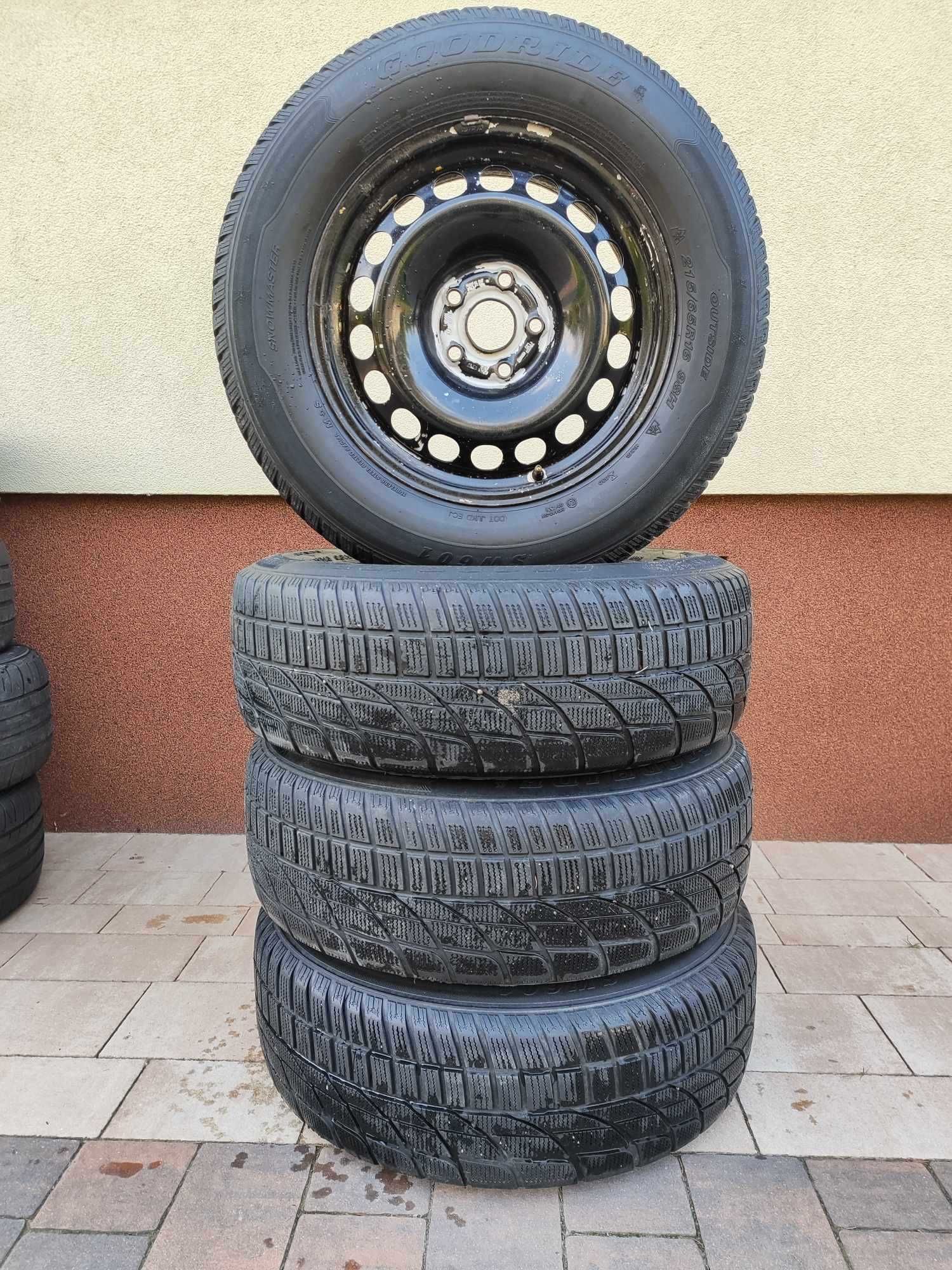 Opony zimowe na stalowej feldze 215/65 R16