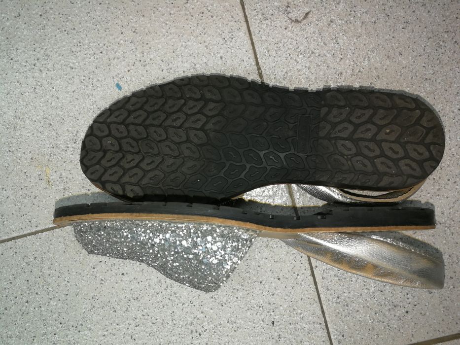 Sandália rasa prateada 38