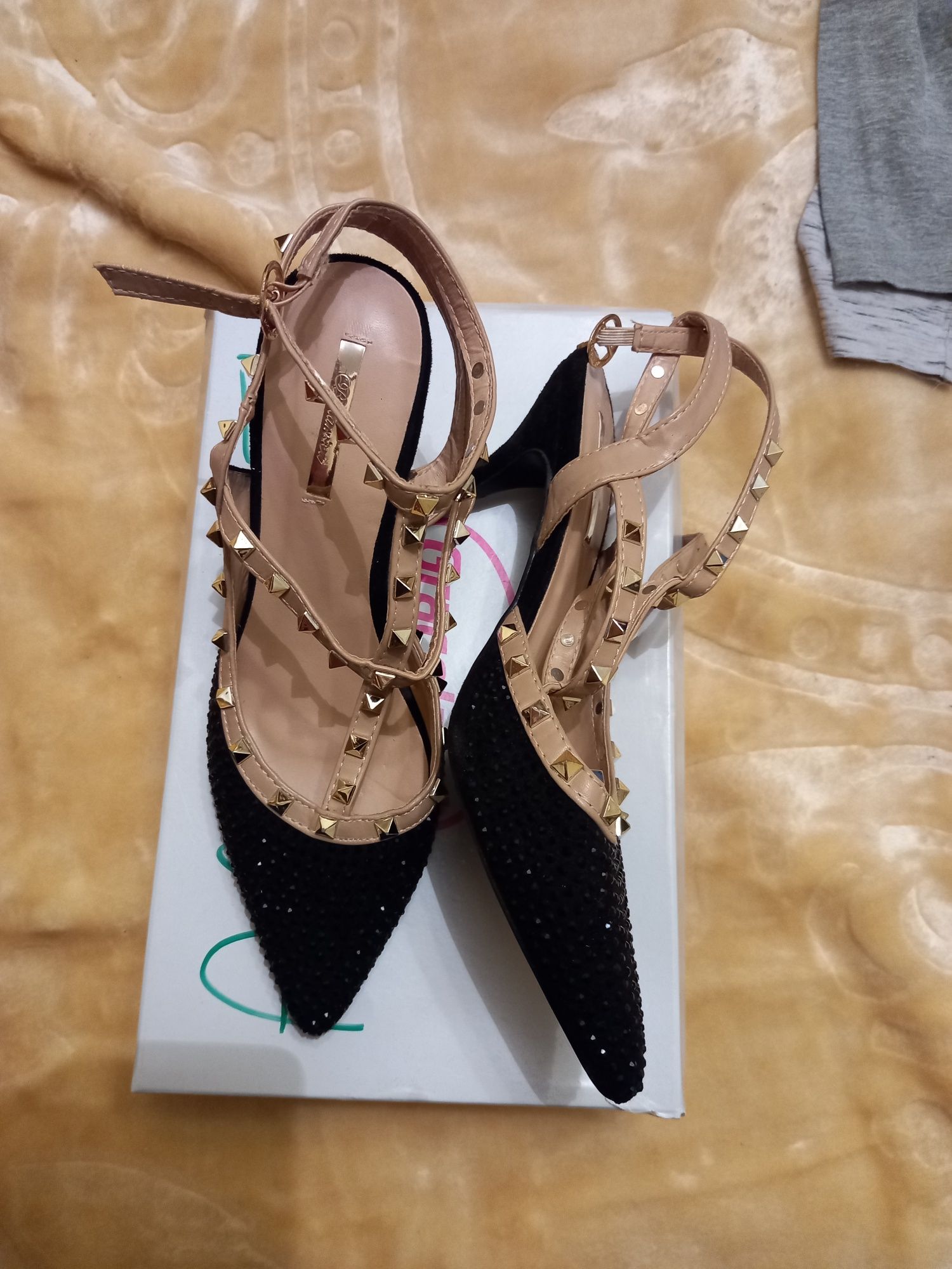 Buty na obcasie  damski