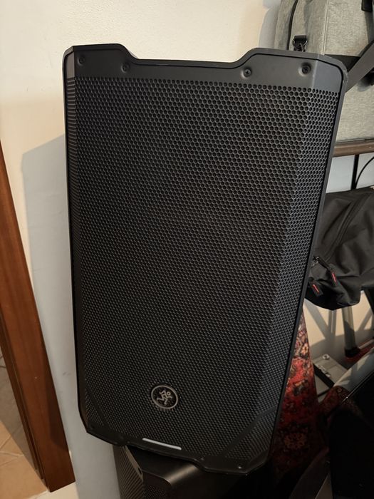 Colunas ativas Mackie SRT 212