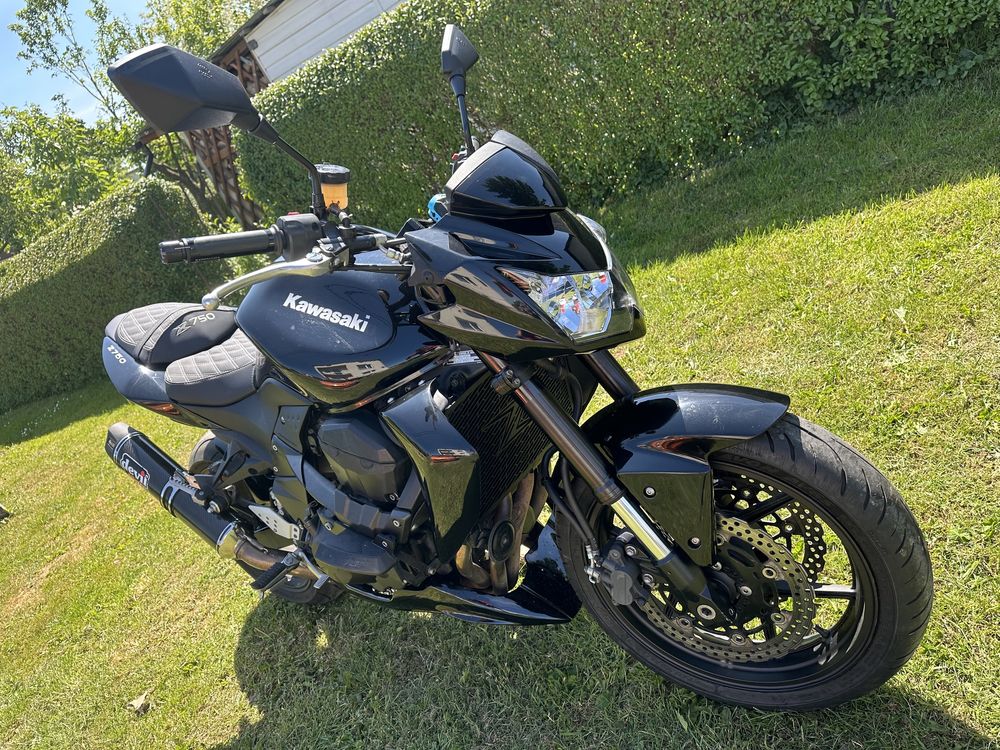 Kawasaki Z750.