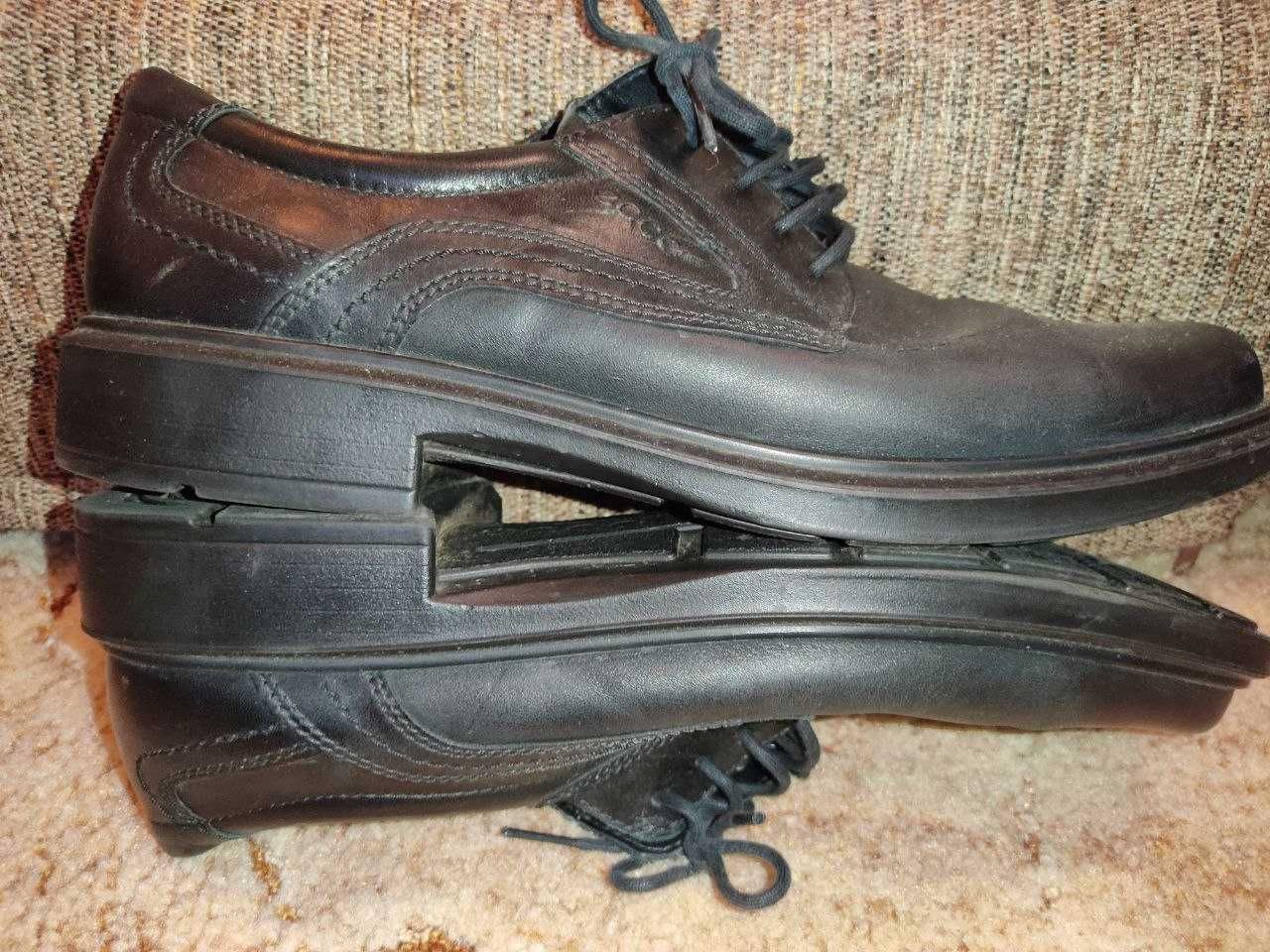 Кожаные чёрные туфли