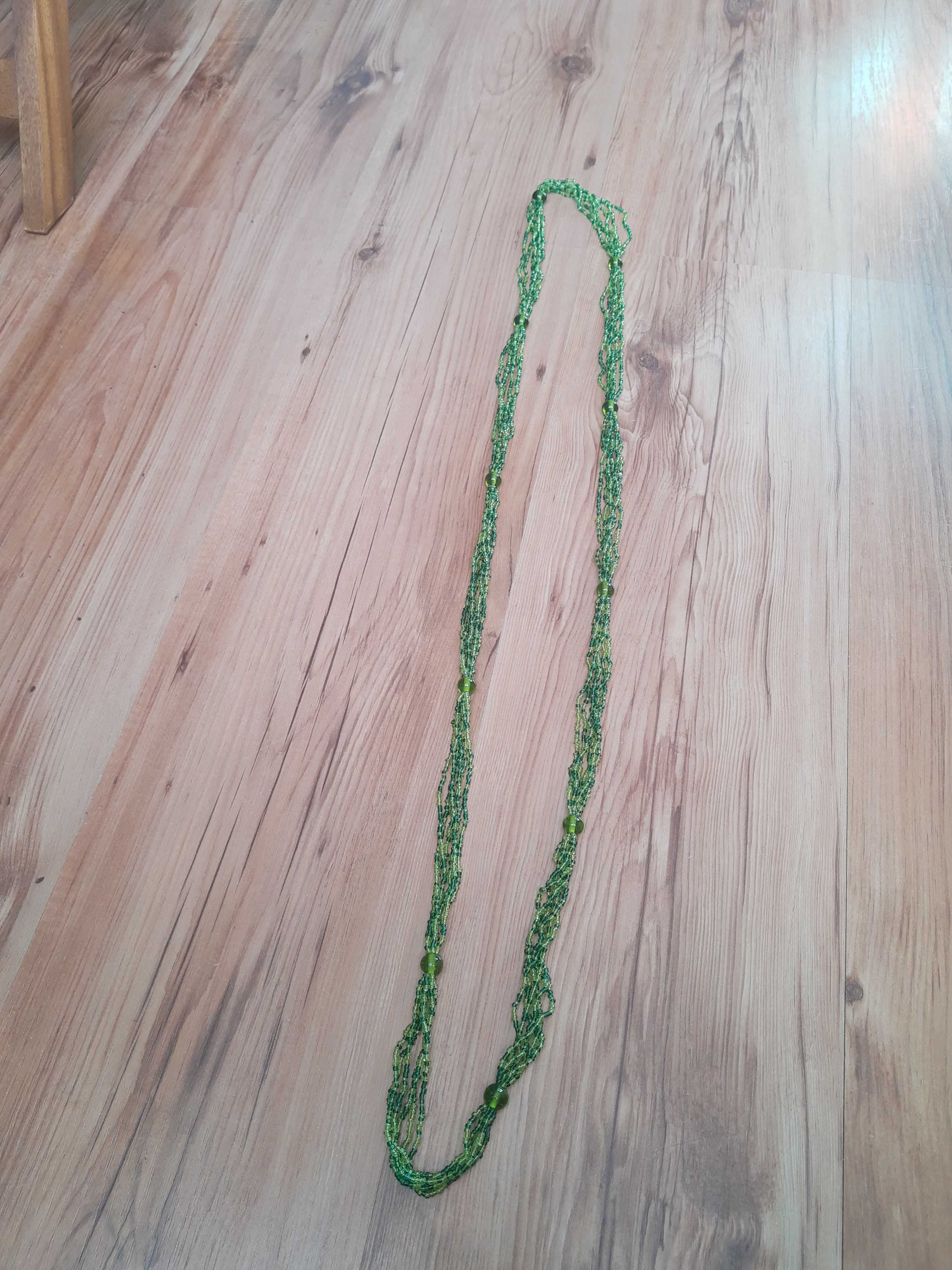 naszyjnik z zielonych koralików , bardzo długi