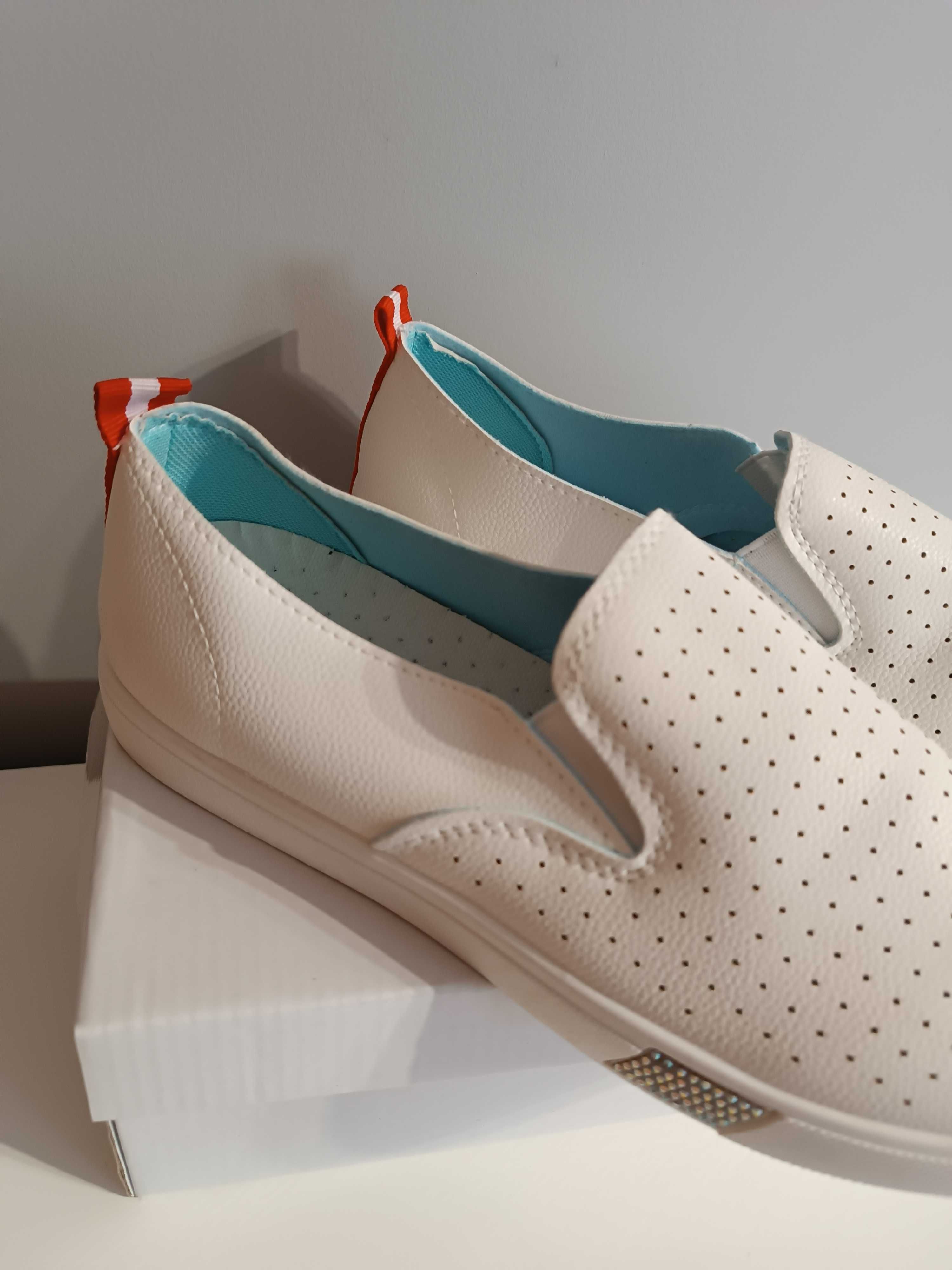 Białe wsuwane espadryle trampki z ekoskóry rozmiar 40