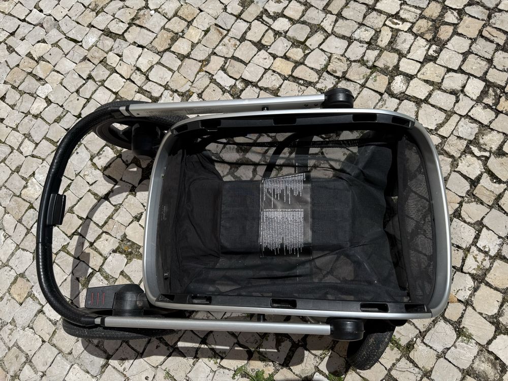 Carrinho modular Quinny Hubb Mono + banco plataforma Hubb madeira
