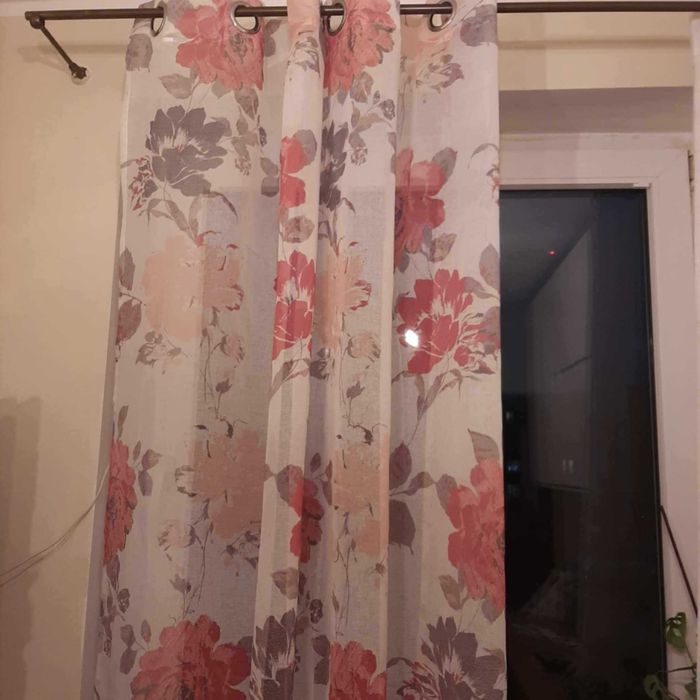 Firanki w kwiaty różowe