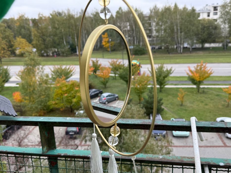 Piękne lustro, które ozdobi i dopełni Twoje wnętrze.