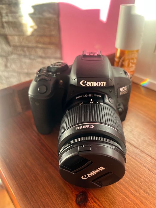 Canon EOS 800D + Canon EF-S 18/55mm f/ 3,5 5,6 STM