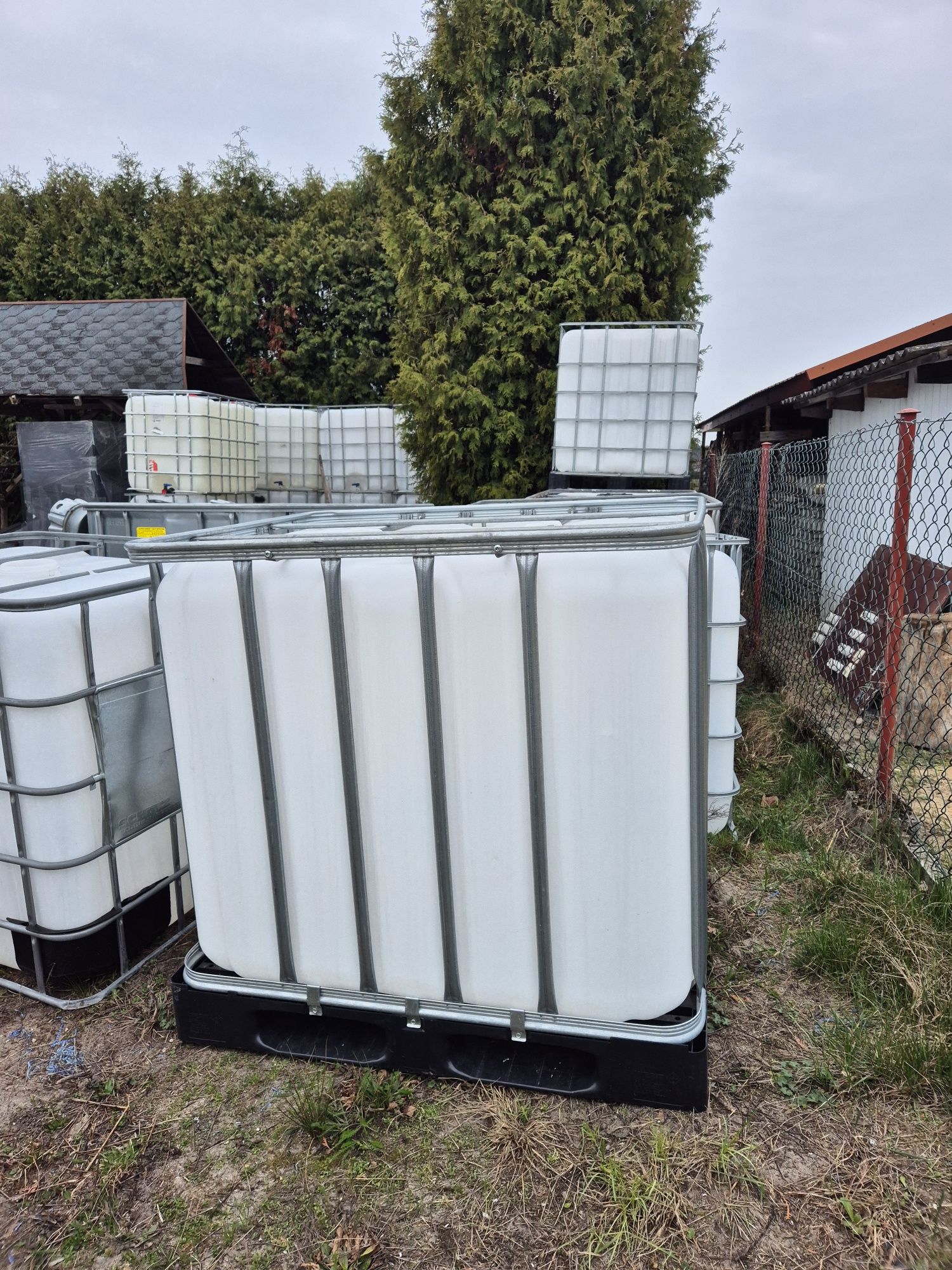 Mauzer 1000l na palecie