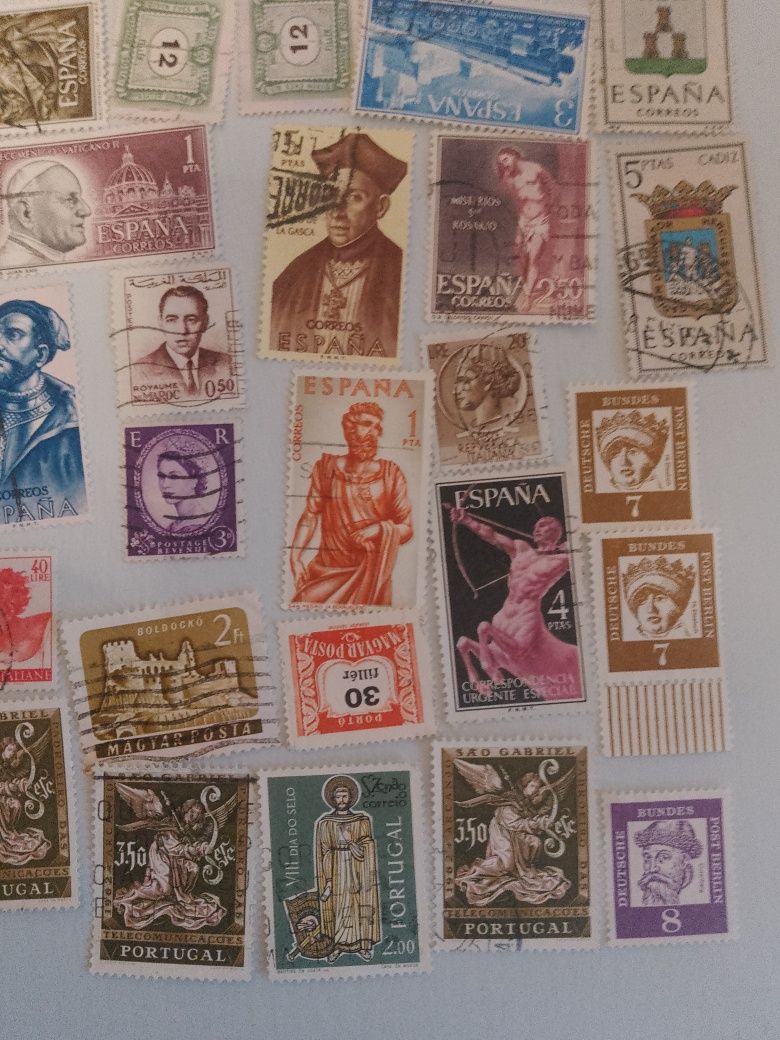 135 starych znaczków