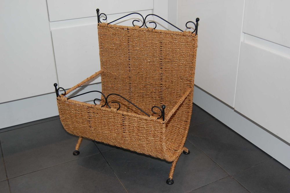 Gazetnik, stojak na gazety z trawy morskiej