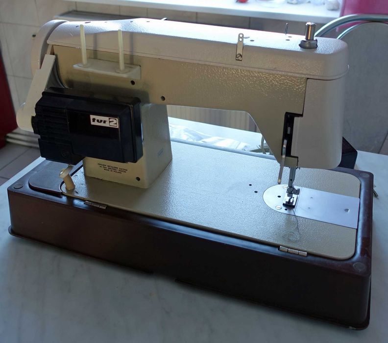 Maszyna do szycia Łucznik plus walizka