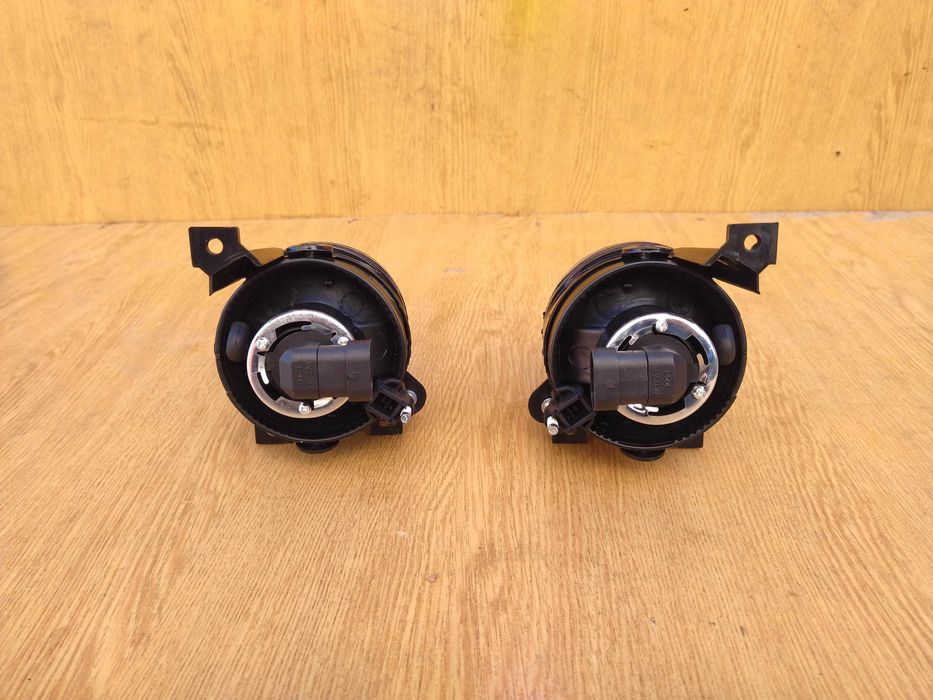 Туманка противотуманка галогенка 04-10 рр решетка в бампер Кадди caddy