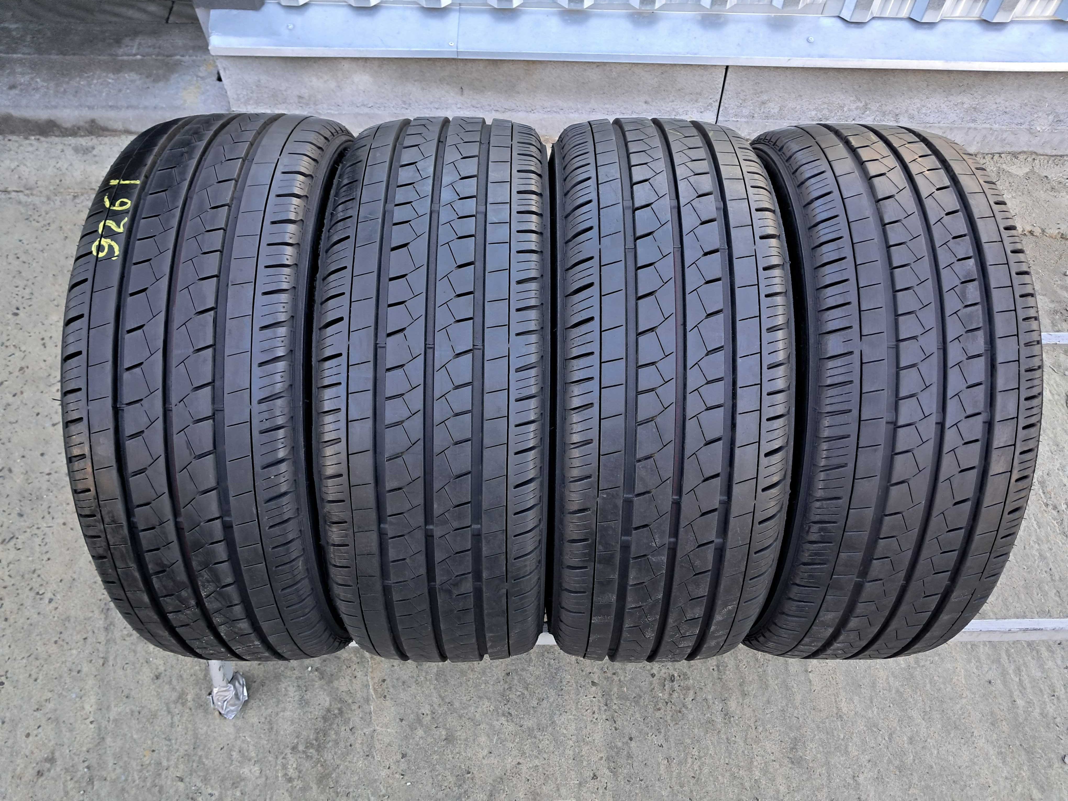 Резина літня, 8.2мм, Bridgestone Duravis R410 215\60 R16C (арт.9261)