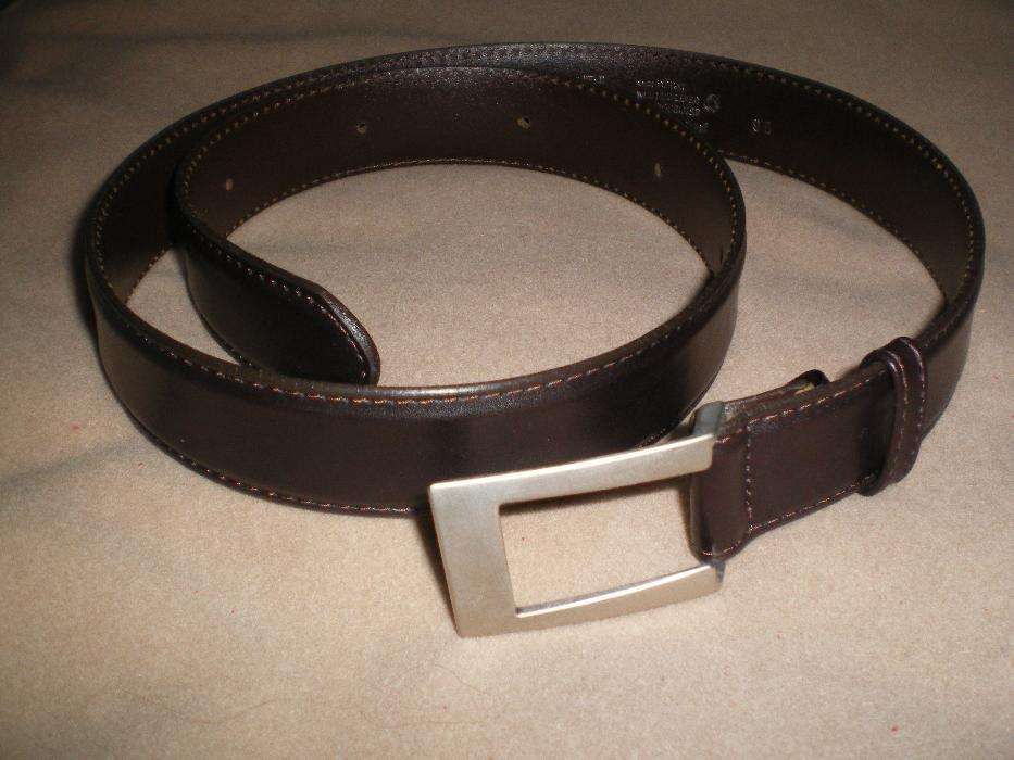 2 Cintos em pele um preto e outro castanho