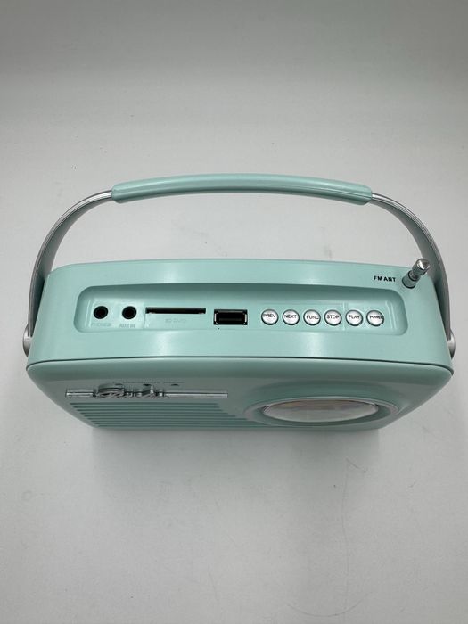 Retro radio w kolorze mietowym