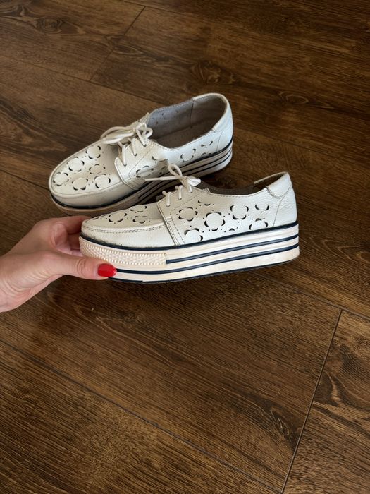 Стильные белые кроссовки с перфорированной кожей туфли кеды размер 36