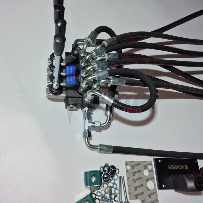 Rozdzielacz 4 Sekcyjny Ursus C-360 Zewnętrzny Do Wywrotu Cylinder