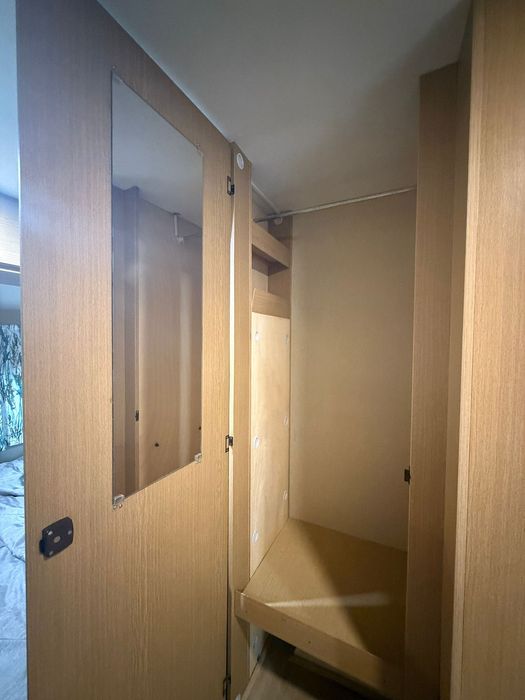 Vende-se Material roulotte c/ 2 camas, wc e avançado c/ cozinha