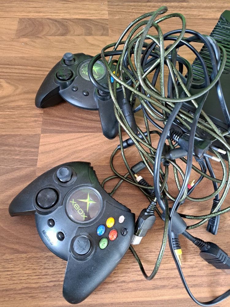 XBox  Microsoft консоль + 2 контролера Оригінал +3 диска