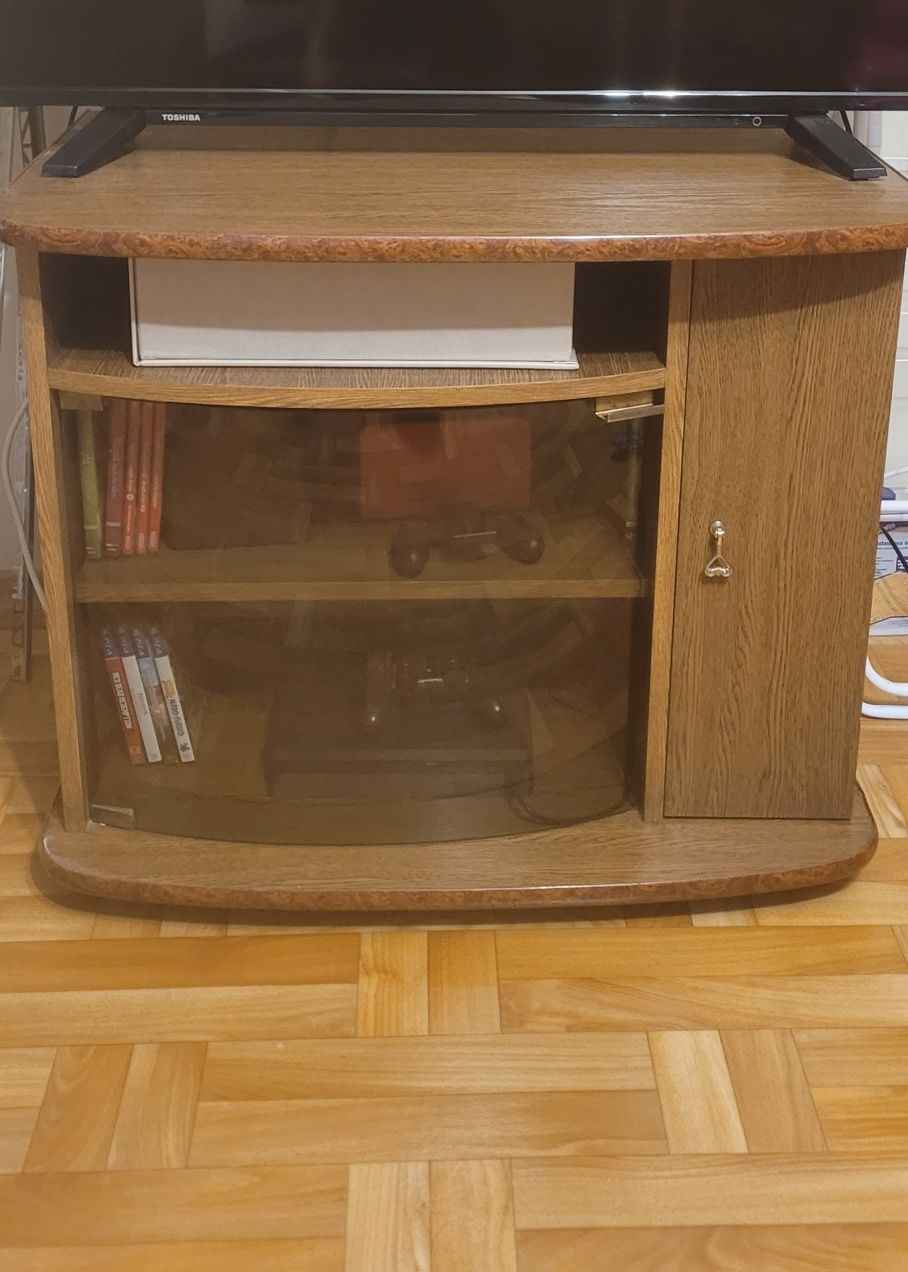 Brązowa szafka pod TV. Stan idealny