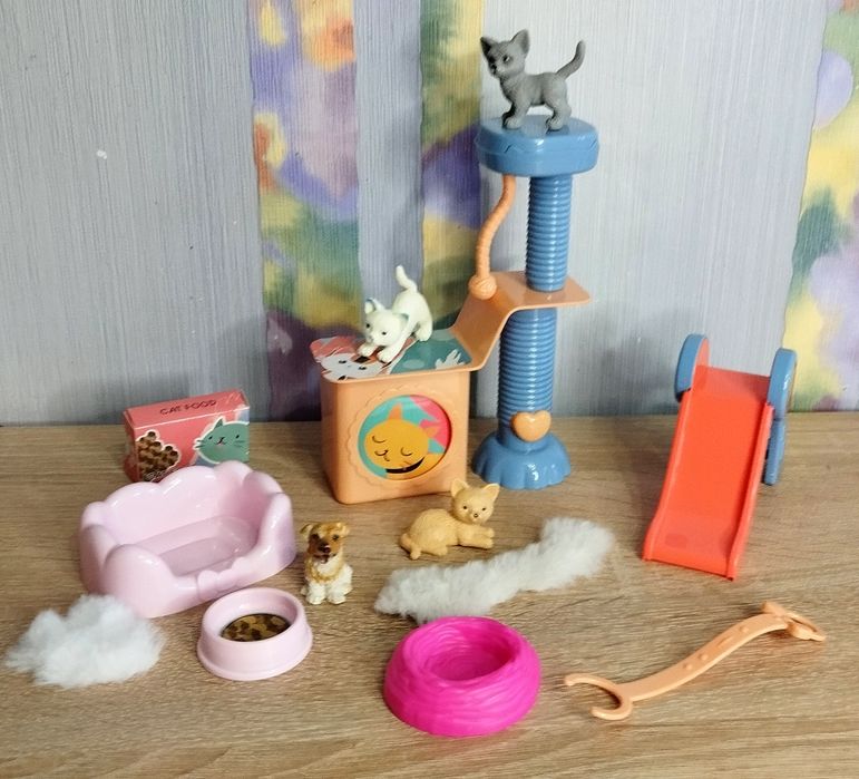 Игровой набор с котятами и собачкой.