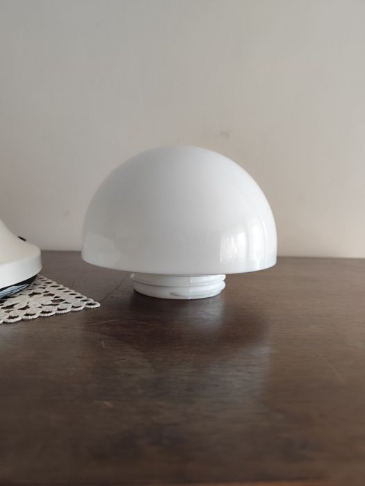 Lampa sufitowa kinkiet UFO z mlecznym szklanym kloszem biała retro PRL