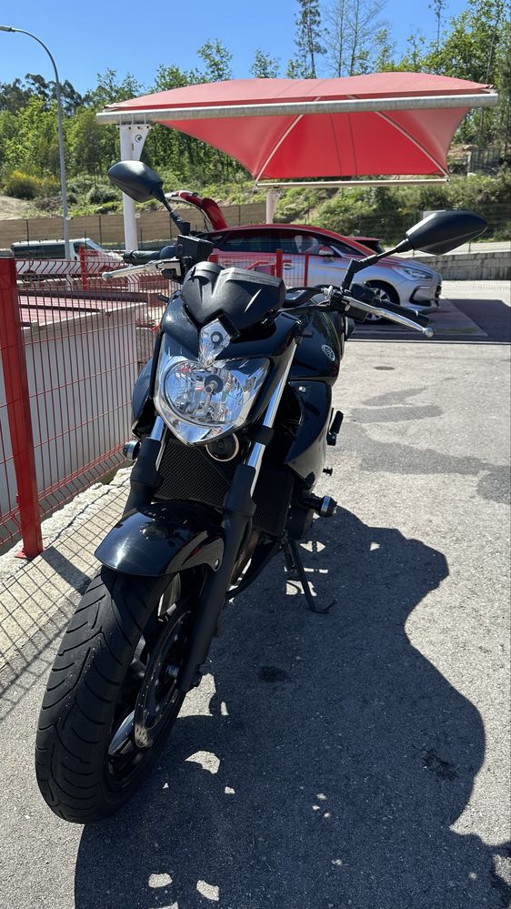Yamaha xj6n do ano 2013.