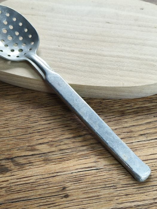 Stara aluminiowa łyżka do odcedzania szumowin z rosołu PRL 184