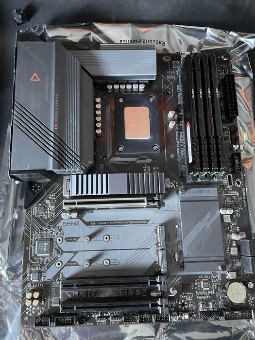 Intel i7 12700K 4x 8gb ram 3600mhz gigabyte b660 gaming x, ramka