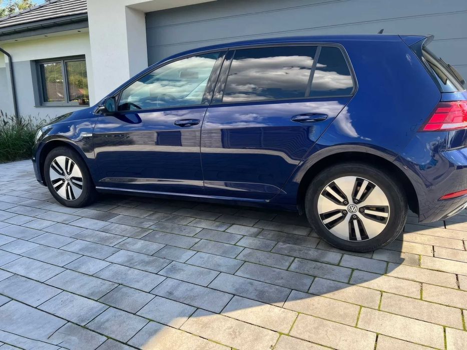 Volkswagen e-Golf      2018