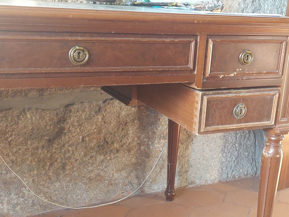 Secretária clássica