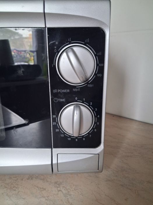 Mikrofalówka Amica mało używaną szara czarna szkło rozmrażanie sprawna