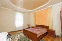 2 кім. квартира 70,1 м по вул. Карпатська Брама з гаражем і альтанкою